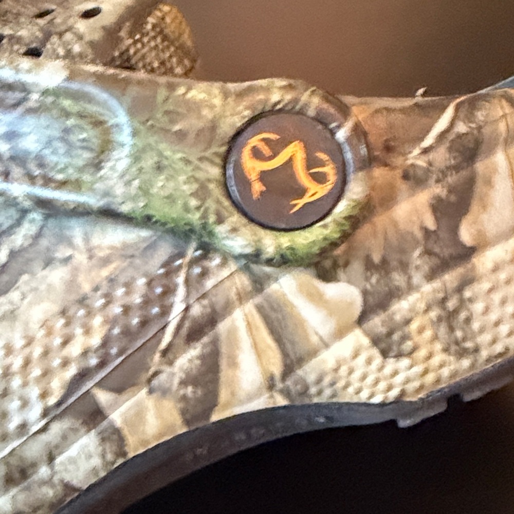 CROCS Classic Clog in Realtree Camouflage - Green/Brown - Picture 4 of 5